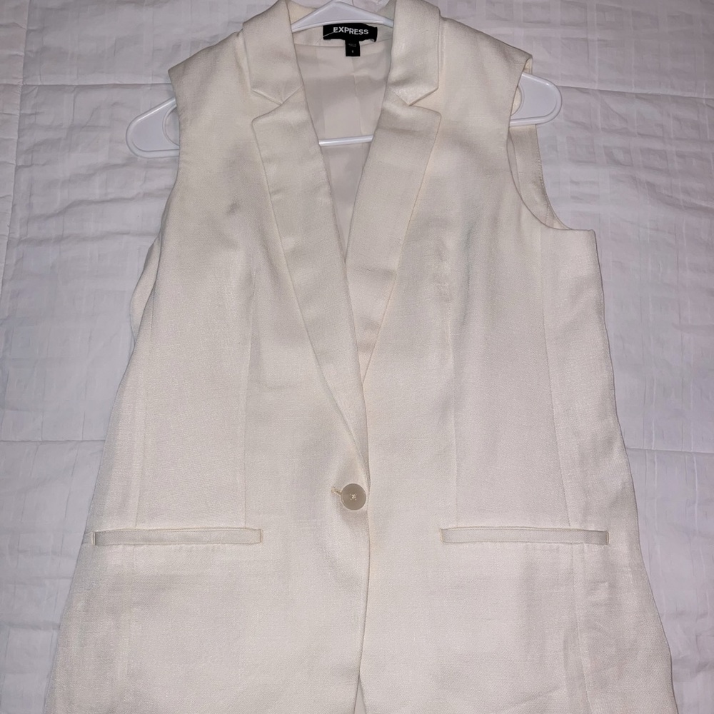Express off-white/cream sleeveless blazer